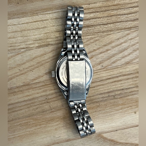 Armitron Ladies Watch Crystals Stainless Bracelet Day Date Window Luminous Hands - Picture 11 of 13